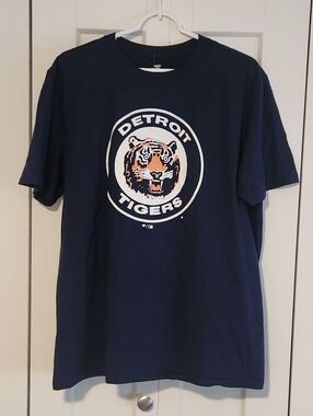 *NWT* Fanatics Navy Detroit Tigers Logo Tee with Orange Accent